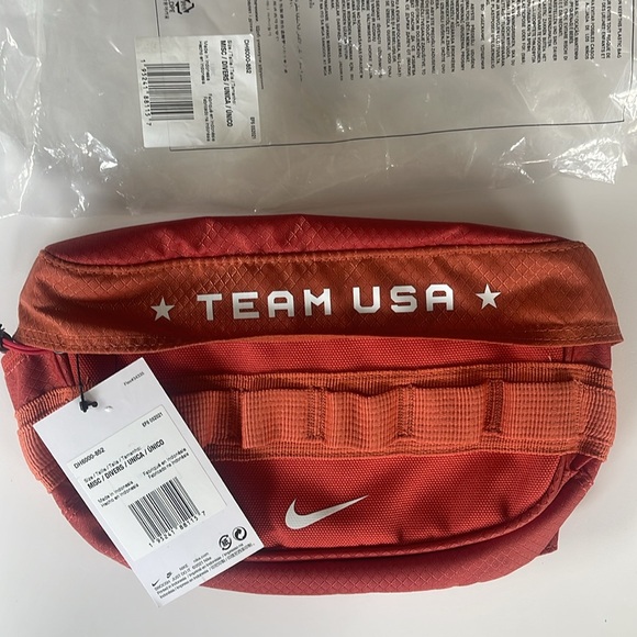 RARE Nike Team USA Fanny Pack. From 2022 team USA winter games athlete kit - Picture 1 of 5